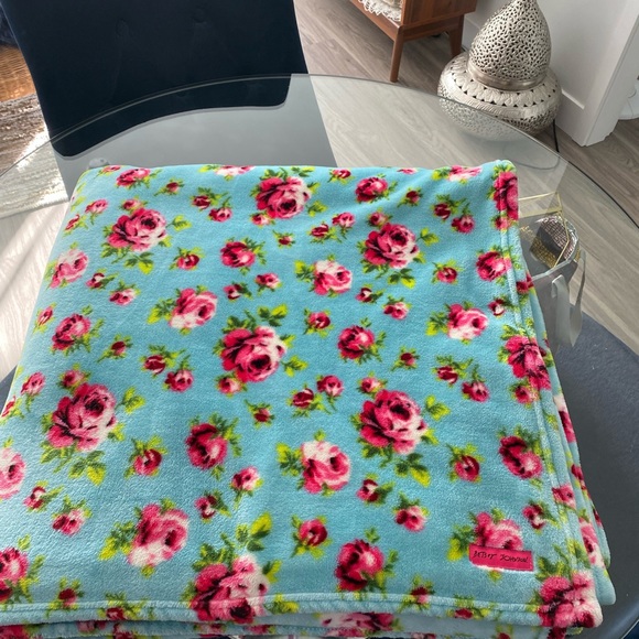 Betsey Johnson king size blanket
